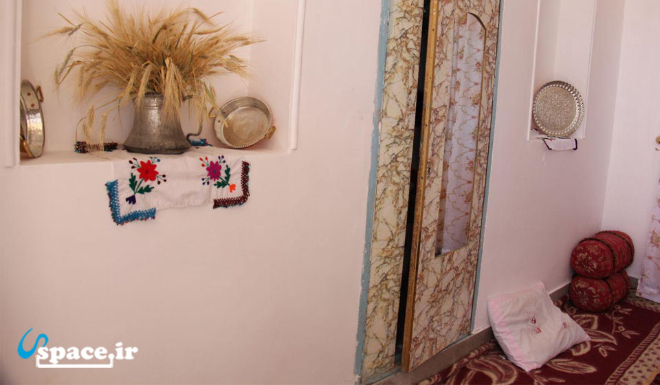 نمایی از اتاق سنتی اقامتگاه بوم گردی دونا - شهربابک