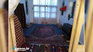 اتاق سنتی و زیبای اقامتگاه بوم گردی دونا - شهربابک